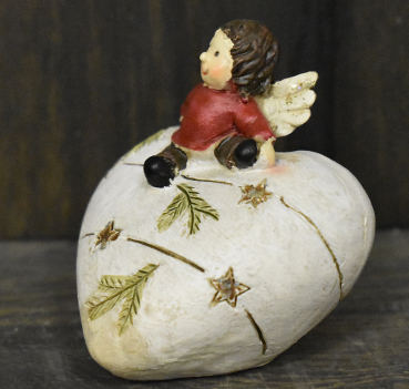 Engel auf Herzstein rot (Figur 1) Höhe: 9 cm