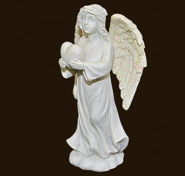 Engel mit Herz (Figur 3) Höhe: 9 cm