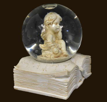Schneekugel Engel auf Buch (Figur 1) Höhe: 6 cm
