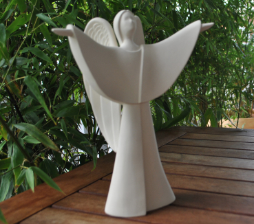 Engel Luisa mit ausgebreiteten Armen Höhe: 27 cm