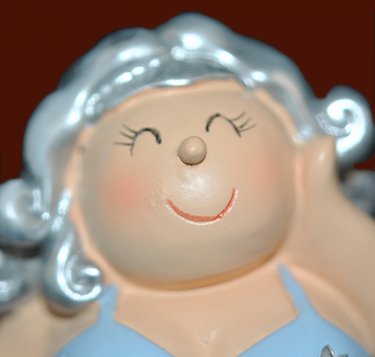 Engel-Frau auf Kante sitzend hellblau (Figur 2) Höhe: 12 cm