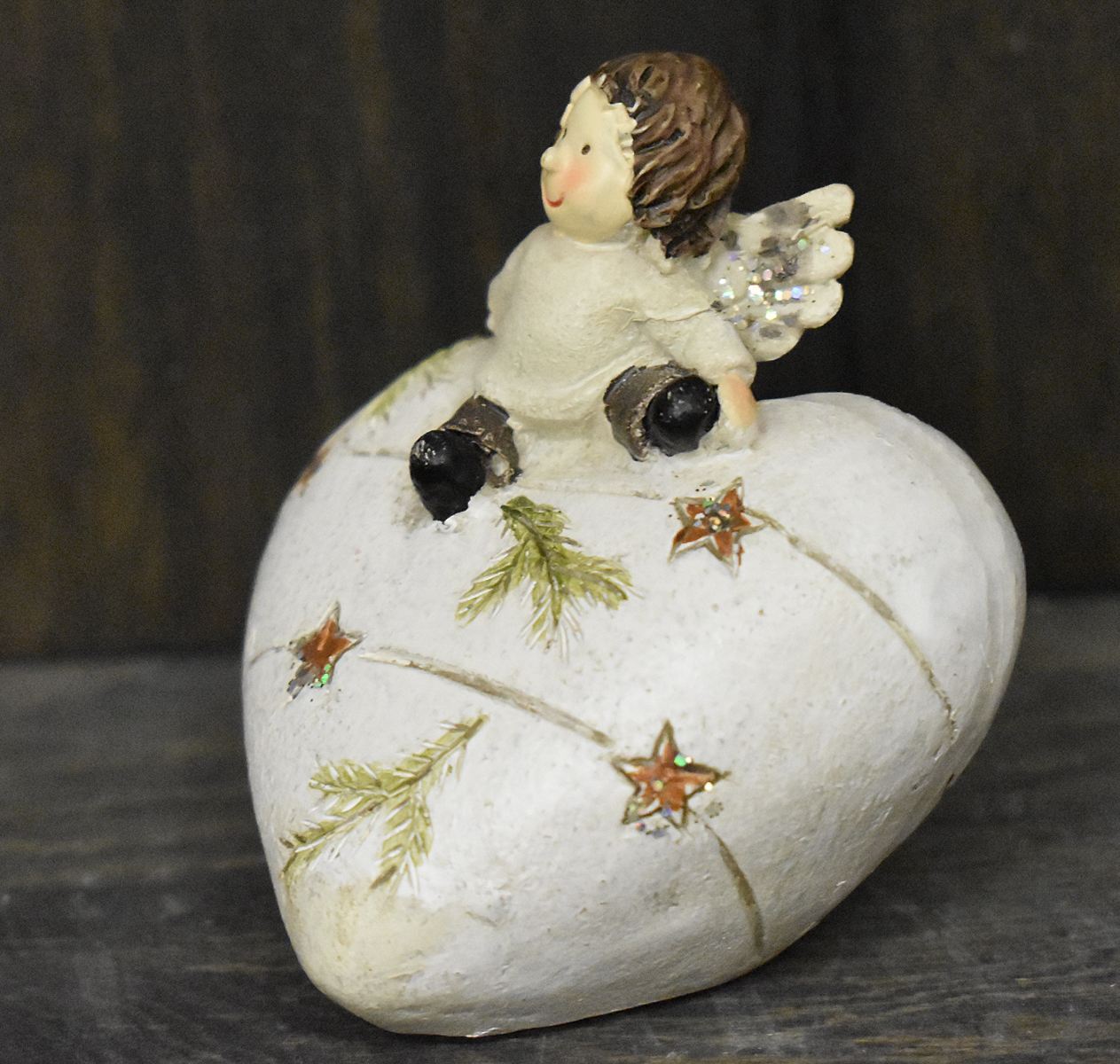 Engel auf Herzstein weiss (Figur 2) Höhe: 9 cm