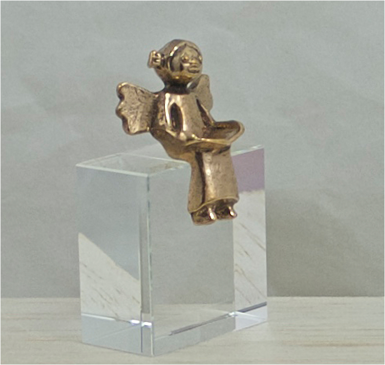 Bronze-Engel mit Buch sitzend Höhe: 6 cm