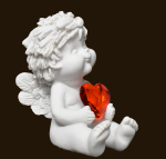 IGOR sitzend mit Kristallherz (Figur 3) Höhe: 9,5 cm