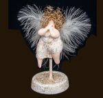 Engelfrau auf Sockel (Figur 2) gold gesprenkelt Höhe: 13 cm