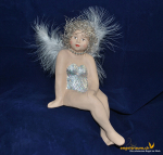 Engelfrau sitzend silber (Figur 2) Höhe: 22 cm